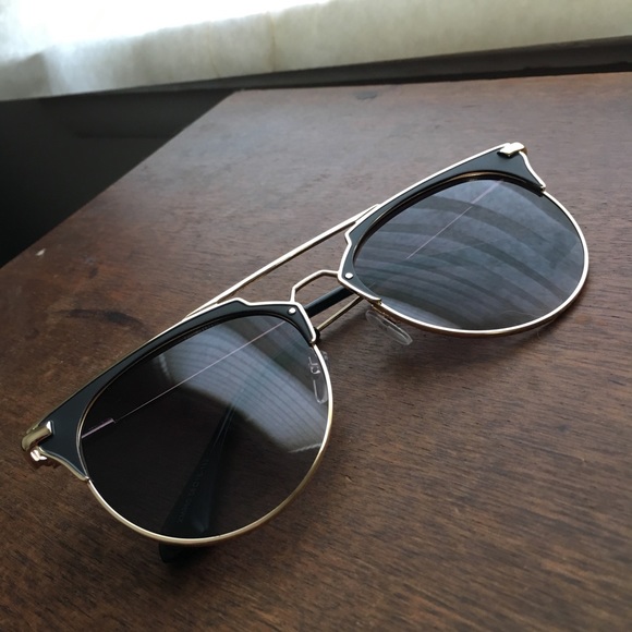 SOLD Stylish Flat Faced Sunglasses 🕶 - Picture 3 of 4